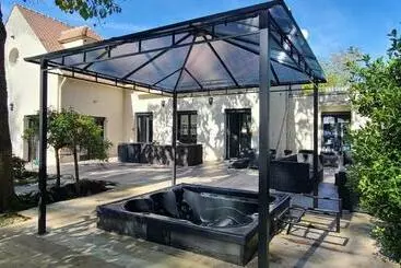 Turistihuoneistot 230m2 Sur 3800m2   Jacuzzi 6 Places   10 à 16pers