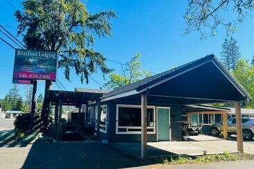 Otel Riverfront Lodging