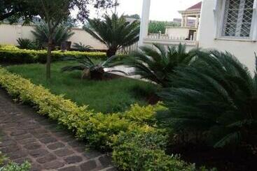 Pension (Hôtel basse catégorie) Manoir Des Princesses Bafoussam