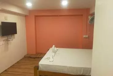 Hotel Pop 89203 Kala Residency
