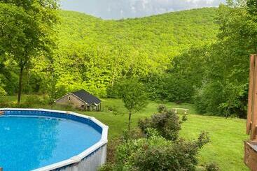 דירות לתיירים Hot Tub With Mountain Views, Fire Pit, Grill & Game Room