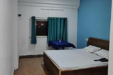 هتل Spot On 93593 Sailors Galley