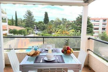 شقق خاصة سياحية Appartement Imperia St Raphaël, Au Calme, Vue Piscine, Climatisé