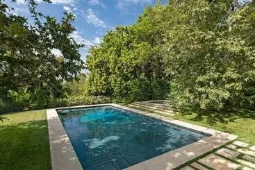 Vakantie-appartementen Grounds With The Most Spectacular Specimen Trees, Sycamores And Oaks