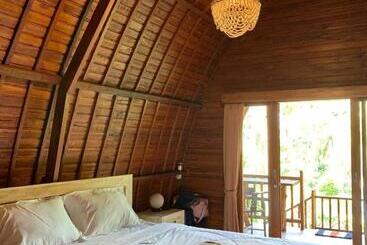 Pensiune Sugita Wooden House