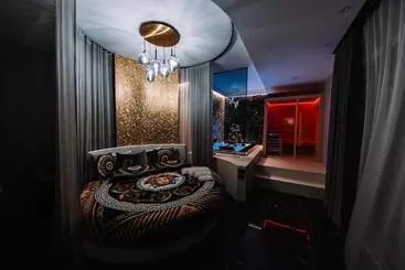 Resort Versace Luxury Room