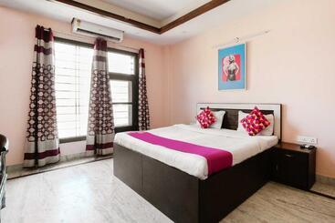 Hotel Collection O The Orchid Near Omaxe Celebration Mall