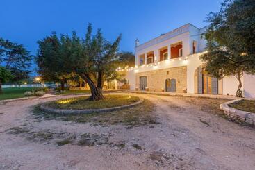 مبيت وإفطار Masseria Santella