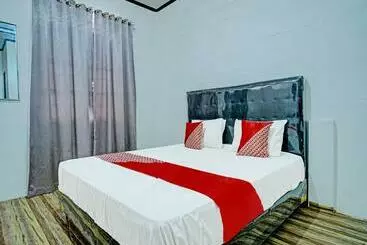 Hotelli Oyo 91562  & Cafe Angkasa Golat