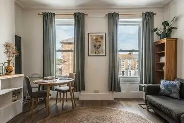 Turistihuoneistot Rock Pool Reach   Central Location With Parking