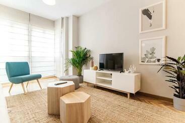 ツーリストアパートメント Bright Flat Parking/wanda Metropolitano/airport