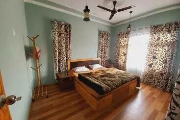 Majatalo John S Homestay