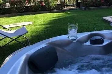 Vakantie-appartementen Giens, Superb High End Apartment With Jacuzzi
