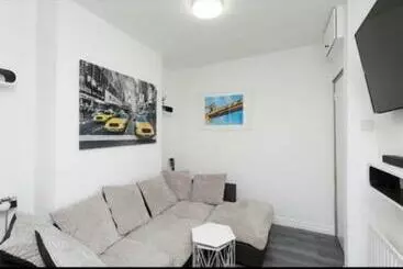 Turistihuoneistot House @ Queens University