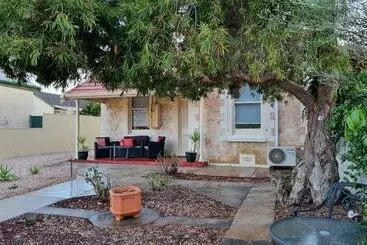 ツーリストアパートメント Charming 100 Yr Old Cottage In The Heart Of Moonta
