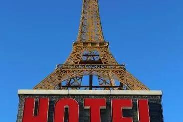 בית מלון כפרי Paris Suites