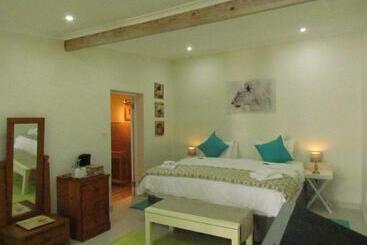 בית מלון כפרי The Saffron House