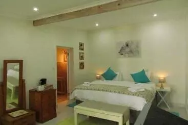 호텔 The Saffron House