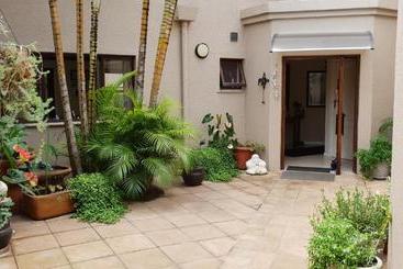 בית מלון כפרי Sunbirds Bed & Breakfast