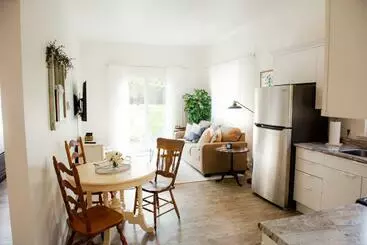 ツーリストアパートメント Andersonlane Garden Suite L Beach Access I Kitchen