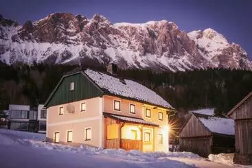 Turistihuoneistot Ferienhaus Schwöllerbauer