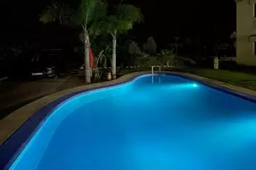 ツーリストアパートメント Villa Avec Piscine, Terrain De Foot Et Aire De Jeux Pour Enfants