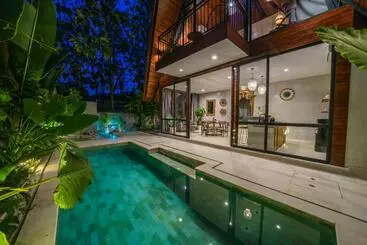 Apartamente turistice Villa Kirana   Designer 2 Bedroom Villa With Pool In Pererenan