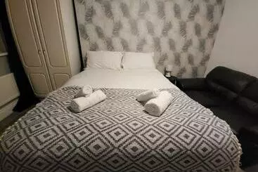 آپارتمان‌های توریست‌ها 1st Floor Cosy 2 Bed Flat Central