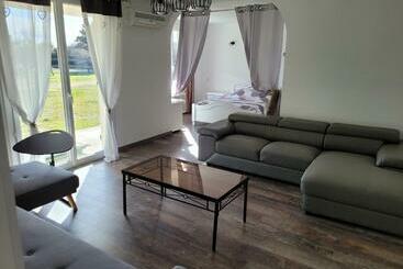 관광객 아파트 Appartement Indépendant Proche étang De L Olivier