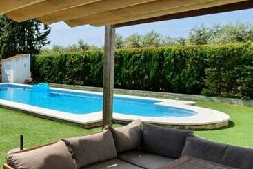 דירות לתיירים Villa Antonia