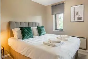 ツーリストアパートメント Waterlily Apartment   Beautiful 1 Bed With Overlooking Balcony