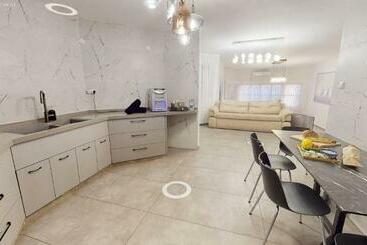 관광객 아파트 אחוזת אכסוף