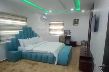 آپارتمان‌های توریست‌ها Luxury Apartments And Shortlets