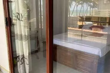 ツーリストアパートメント Oasis Beach Villa
