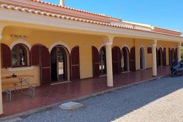 Жильё для туристов Stunning 8 Bed Villa In Estoi