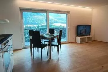 ツーリストアパートメント Mountain Apartment