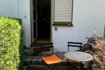 Turistihuoneistot Einladendes Appartement Im Grünen Für 2 Personen