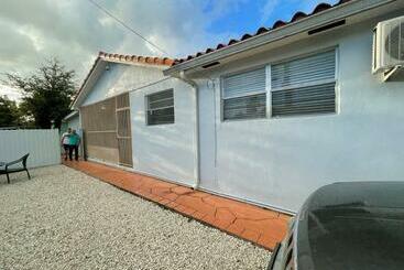 דירות לתיירים Lovely 1 Bedroom Apartment