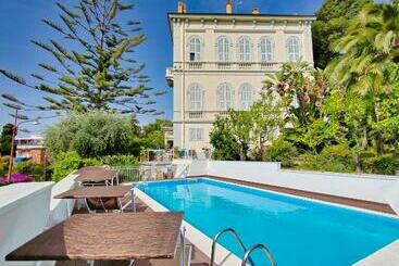 شقق خاصة سياحية Penthouse Capodimonte