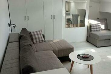 Turistihuoneistot Studio Lep Odmor