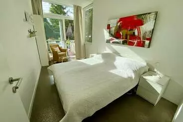 ツーリストアパートメント Atelier Ferienwohnung