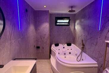 Turistihuoneistot סוויטות אוראל 432