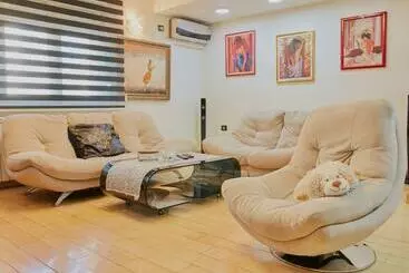 آپارتمان‌های توریست‌ها Diamond Butterfly Apartment