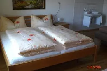 Mökkimajoitus Berghof Latzer