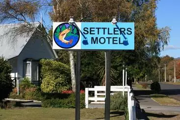 Settlers Motel