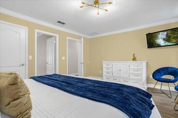 آپارتمان‌های توریست‌ها 6 Bedrooms   5 Bathrooms   Paradise Palms 8852 Cp