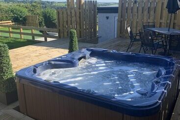 ツーリストアパートメント Luxury Cottage, Views Of The Lakes With Hot Tub