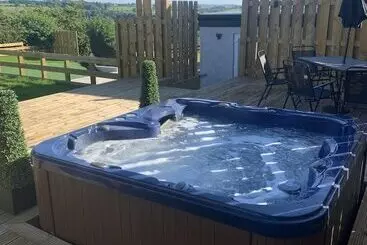 ツーリストアパートメント Luxury Cottage, Views Of The Lakes With Hot Tub