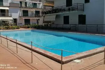 Turistihuoneistot Sea Garden, Fronte Mare Con Piscina