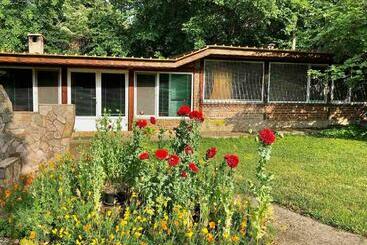 דירות לתיירים самостоятелна къща за гости на 10 минути от плажа